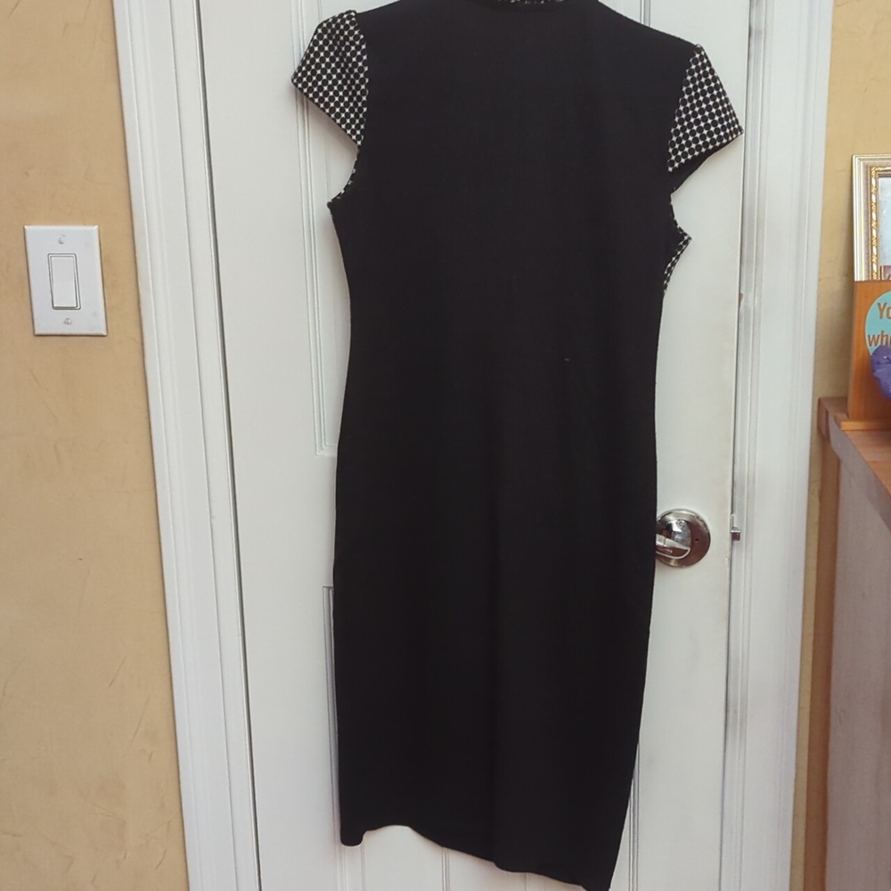 Dress - Picture 2 of 4